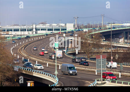 Allemagne, Cologne, les routes d'accès au pont du Zoo dans le quartier Deutz. Deutschland, Koeln, Zoobruecke Auffahrten zur im Stadtteil Deutz. Banque D'Images