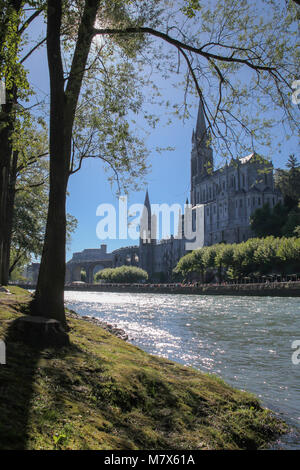 Pèlerinage à Lourdes. Elle se produit chaque année en mai. Des soldats du monde entier viennent à prier blassed Vierge Marie. Banque D'Images