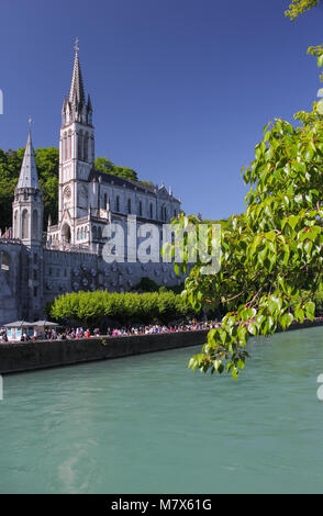 Pèlerinage à Lourdes. Elle se produit chaque année en mai. Des soldats du monde entier viennent à prier blassed Vierge Marie. Banque D'Images