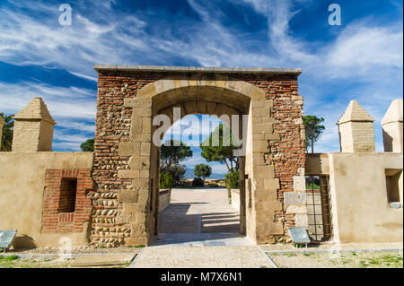 Perpignan (sud de la France). Entrée de la terrasses et jardins du Palais des Rois de Majorque (Palau dels Reis de Mallorca en catalan) situa Banque D'Images