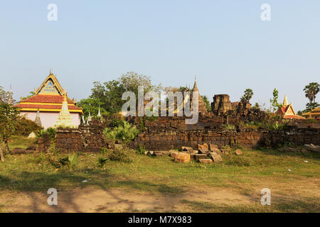 Temple Nokor Bachey, aka Wat Nokor, ou Banteay Prey Nokor, un 11e siècle temple hindou, temple bouddhiste moderne, Kampong Cham, Cambodge Asie Banque D'Images