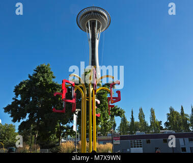 WA13805-00...WASHINGTON - Un jouet qui crée de la musique situé dans l'aire de jeux pour enfants du Seattle Center près de la base de la Space Needle. 2017 Banque D'Images