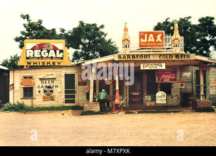 Magasin Rural, Bar, et Station-service, Melrose, Louisiane, USA, Marion Post Wolcott pour Farm Security Administration, juin 1940 Banque D'Images