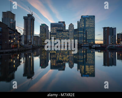 Londres, UK - Mars 2018 : les gratte-ciel modernes de Canary Wharf Banque D'Images