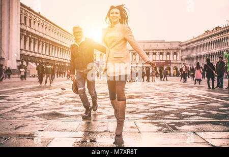 Couple heureux sur séjour romantique à Venise Banque D'Images