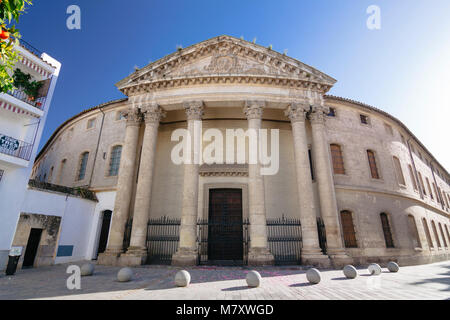 Cordoue, Andalousie, Espagne : façade principale du XVIII siècle, l'église de Santa Victoria dans le centre historique de Cordoue. Banque D'Images