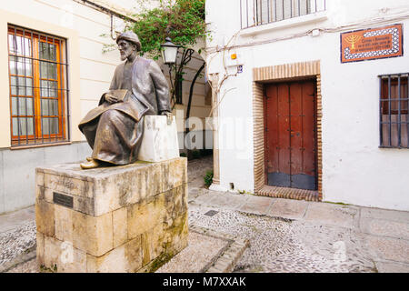 Monument au philosophe juif séfarade médiévale Maïmonide (1135-1204) par son lieu de naissance accueil à Plaza de Tibériade, dans le judaïsme, de Cordoue, Andal Banque D'Images