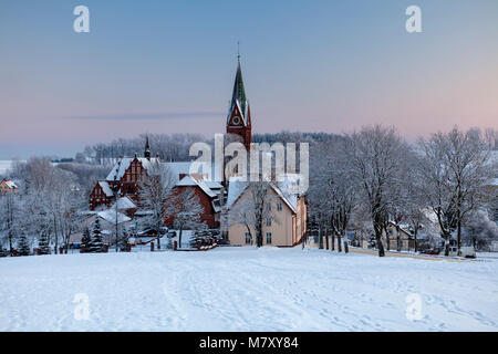 Le village de Gietrzwałd, Warmie, paysage avec l'église en hiver, la Pologne, l'Europe. Banque D'Images