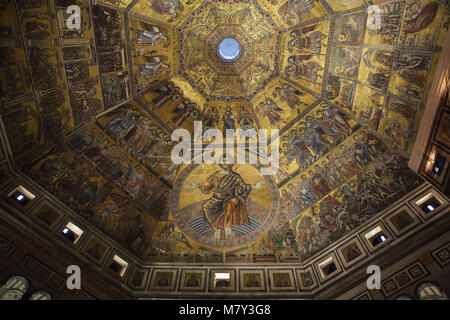 Jugement dernier représenté dans le mosaïques médiévales du 13ème siècle à l'intérieur de la coupole octogonale dans le Battistero di San Giovanni (Florence baptistère) de Florence, Toscane, Italie. Banque D'Images