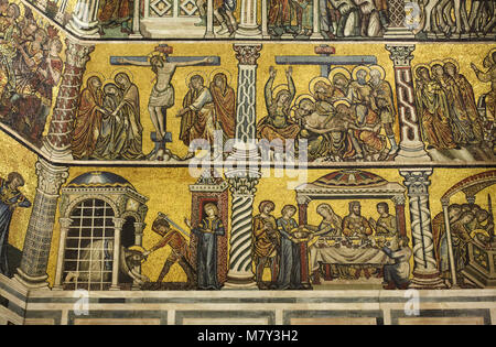 Scènes de la Passion de Jésus Christ et de l'histoire de Saint Jean Baptiste représenté dans le mosaïques médiévales du 13e et le 14e siècle à l'intérieur de la coupole octogonale dans le Battistero di San Giovanni (Florence baptistère) de Florence, Toscane, Italie. La crucifixion du Christ et la déploration du Christ sont indiquées ci-dessus et de la Décollation de Saint Jean le Baptiste et la Fête du Roi Hérode sont décrits ci-dessous de gauche à droite. Banque D'Images