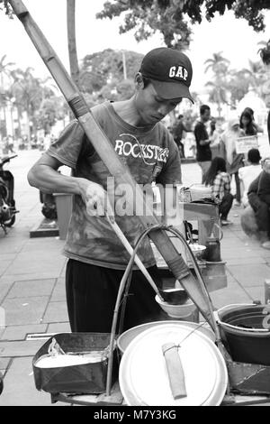 Soto Mif Stall  Jakarta's Street Food Vendor Banque D'Images