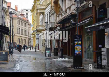 Bucarest, Roumanie. Le 5 février 2017. Vue sur une rue piétonne à Bucarest. Vieille ville Banque D'Images