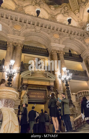 Grand escalier, Opéra Garnier, Paris, France Banque D'Images