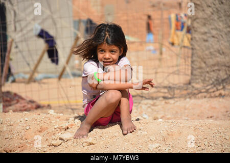 Fille de Sahraouis à Smara, camp de réfugiés du Sahara. Banque D'Images