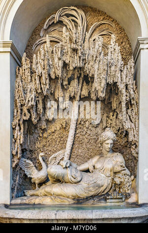 Vue détaillée de l'un des quatre célèbres Quattro Fontane sculptures situé dans la ville de Rome, Italie Banque D'Images