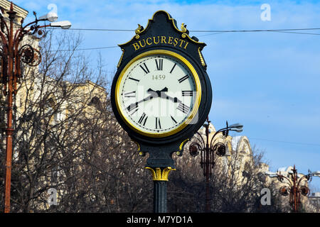 Bucarest, Roumanie. Le 3 février 2017. Vieux Réveil à l'Union européenne (Rue Bulevardul Unirii) Banque D'Images