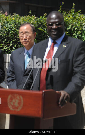 Soudan du Sud VICE-PRÉSIDENT Riek Machar Teny-Dhurgon drapeau à la cérémonie marquant l'admission de la République du Soudan du Sud comme le 193ème membre de l'Organisation des Nations Unies. La ville de New York. Le 14 juillet 2011. Crédit : Dennis Van Tine/MediaPunch Banque D'Images