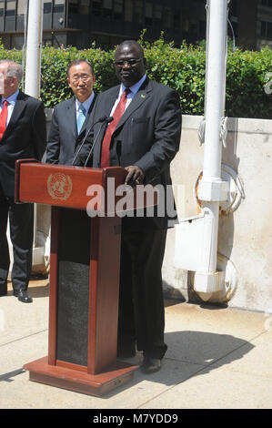 Soudan du Sud VICE-PRÉSIDENT Riek Machar Teny-Dhurgon drapeau à la cérémonie marquant l'admission de la République du Soudan du Sud comme le 193ème membre de l'Organisation des Nations Unies. La ville de New York. Le 14 juillet 2011. Crédit : Dennis Van Tine/MediaPunch Banque D'Images