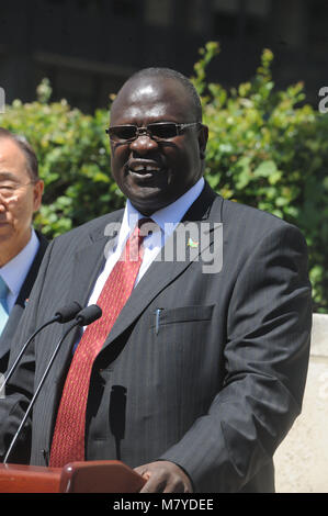 Soudan du Sud VICE-PRÉSIDENT Riek Machar Teny-Dhurgon drapeau à la cérémonie marquant l'admission de la République du Soudan du Sud comme le 193ème membre de l'Organisation des Nations Unies. La ville de New York. Le 14 juillet 2011. Crédit : Dennis Van Tine/MediaPunch Banque D'Images