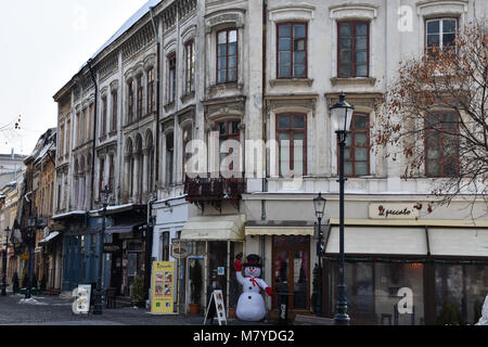 Bucarest, Roumanie. Le 3 février 2017. Des magasins et du vieux bâtiments de la vieille ville (Centru Vechi) Banque D'Images