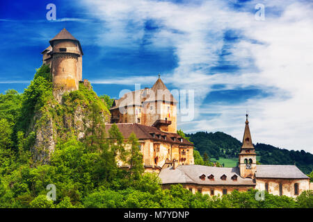 Romantique château Oravsky hrad - château de Oravsky Podzamok Orava, Slovaquie Banque D'Images