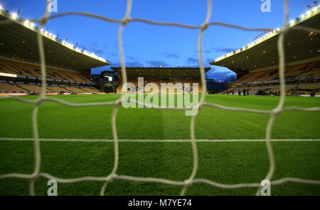 Une vue générale à l'intérieur de Molineux avant le match de championnat Sky Bet entre Wolverhampton Wanderers et Lecture. Banque D'Images