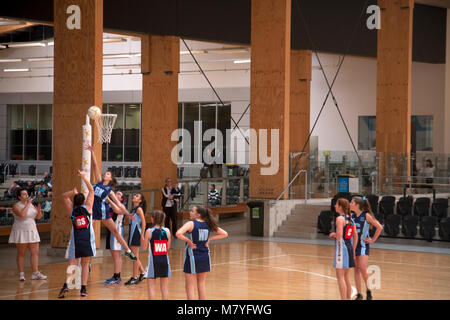 Le netball match quaycenter le parc olympique de Sydney Sydney New South Wales australie Banque D'Images