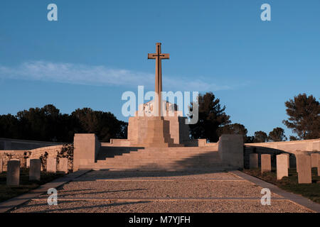 Le cimetière de guerre britannique en l'honneur des soldats de l'Empire britannique, connu plus tard sous le nom de Commonwealth Britannique des Nations Unies qui ont perdu la vie dans la campagne pour prendre Jérusalem par les Turcs pendant la Première Guerre mondiale, situé sur le cou de la terre à l'extrémité nord du Mont des Oliviers et à l'ouest du mont Scopus à Jérusalem Israël Banque D'Images