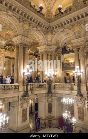 Grand escalier, Opéra Garnier, Paris, France Banque D'Images