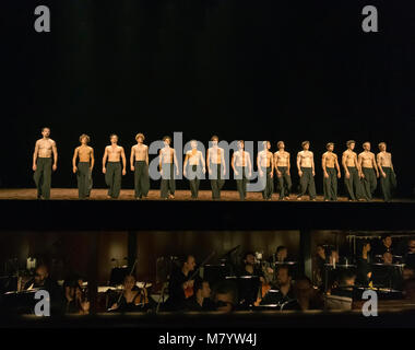 Curtain Call pour ballet de Stravinski, Le Sacre du printemps (Le Sacre du printemps) au Palais Garnier de l'Opéra, Paris, France Banque D'Images