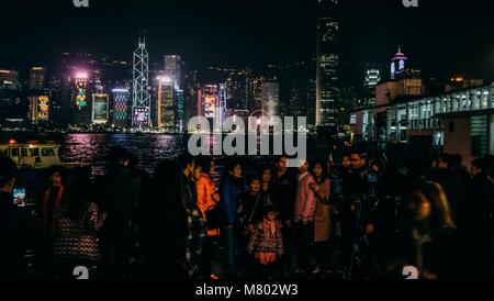 14 mars 2018 - Hong Kong, Hong Kong, Chine - Hong Kong, Chine du 14e Mars 2018 : University of Victoria Harbour à Hong Kong, Chine.Victoria Harbour est un port de relief naturel situé entre l'île de Hong Kong et de Kowloon à Hong Kong. Le port est profond, des eaux abritées et emplacement stratégique sur la mer de Chine du Sud ont joué un rôle déterminant dans l'établissement de Hong Kong comme une colonie britannique et son développement ultérieur comme un centre commercial. (Crédit Image : © SIPA l'Asie via Zuma sur le fil) Banque D'Images