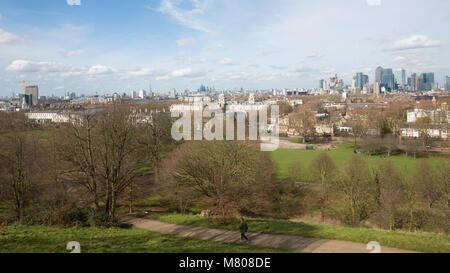 Greenwich, Royaume-Uni. 14 mars, 2018. Il a été d'une journée ensoleillée à Greenwich avec ciel bleu et les températures chaudes. Rob Powell/Alamy Live News Banque D'Images