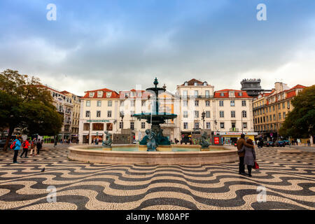 La place Rossio dans le centre-ville de Lisbonne Pombaline est l'une de ses principales places depuis le Moyen Âge. Banque D'Images