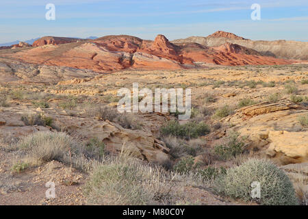 Des formations de roche rouge antique dans le parc national de la Vallée de Feu dans le désert à l'extérieur de Las Vegas, Nevada. Banque D'Images