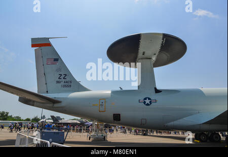 Singapour - Feb 10, 2018. Avions Boeing E-3 Sentry de United States Air Force (USAF) sur l'affichage à Changi, Singapour. Banque D'Images