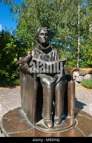 Statue d'Astrid Lindgren (célèbre auteur de livres pour enfants, y compris Fifi Brindacier) près du Musée Junibacken, Djurgården, Stockholm, Suède Banque D'Images