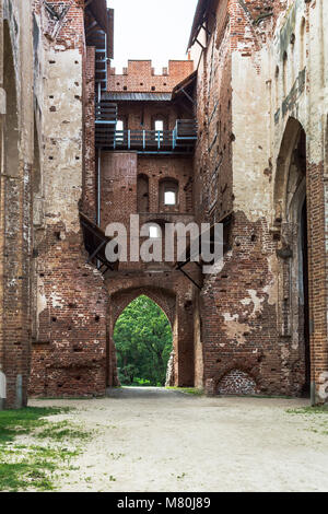 Ruines de l'Eglise du Dome dans la ville de Tartu, Estonie. Banque D'Images