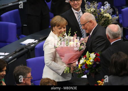 Berlin, Allemagne. 14Th Mar, 2018. Angela Merkel (CDU) a été élu pour la quatrième fois aujourd'hui en tant que Chancelière fédérale dans la journée à Berlin. Credit : Simone Kuhlmey/Pacific Press/Alamy Live News Banque D'Images