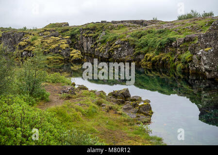 La fissure Silfra S.p.a. Þingvellir,, où les plaques européenne et américaine. Le Parc National de Thingvellir, près de Reykjavik, Islande Banque D'Images