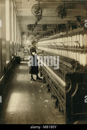 Hannah Mills, 15 ans, les jeunes dans des usines de textile, de l'épandeur, le Roi Philippe Mills, Fall River, Massachusetts, USA, Lewis Hine pour Comité nationale sur le travail des enfants, juin 1916 Banque D'Images