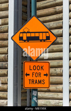 "Regarder pour tramways', Place de la Cathédrale, Christchurch, Canterbury, Nouvelle-Zélande Banque D'Images