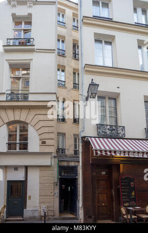 22 rue la plus étroite, Set-Séverin à Paris, et, à l'ancienne résidence de l'Abbé Prévost, auteur de Manon Lescaut Banque D'Images