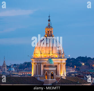 Une vue nocturne de Salita del Pincio, Rome, Italie. Mars 2016 Banque D'Images