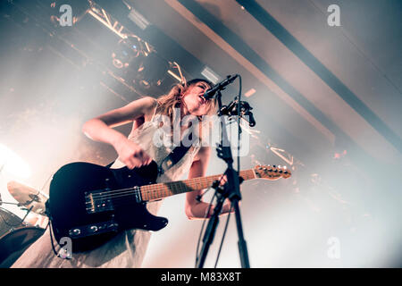 Wolf Alice à la Manchester Academy Banque D'Images