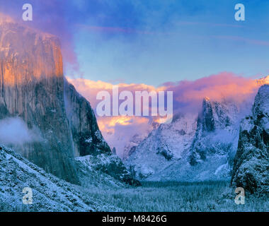 Tempête de compensation, El Capitan, Yosemite National Park, Californie Banque D'Images