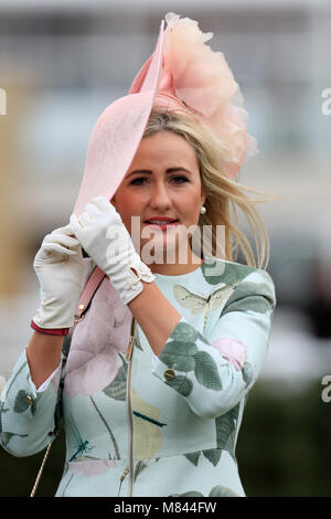 Sophie Lydia Smith lors de l'événement Miss Cheltenham finalistes lors de la Journée des Dames du Festival Cheltenham 2018 à l'hippodrome de Cheltenham. APPUYEZ SUR ASSOCIATION photo. Date de la photo: Mercredi 14 mars 2018. Voir PA Story RACING Cheltenham. Le crédit photo devrait se lire comme suit : Mike Egerton/PA Wire. Banque D'Images