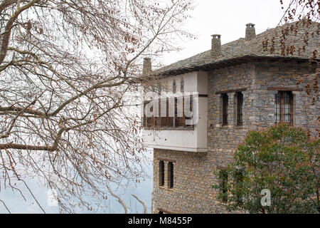 L'architecture typique (de maisons faites de pierre ) Pelion Mountain area. Pierre a été utilisée comme un matériau élémentaire dans les bâtiments en montagne.Grèce Banque D'Images