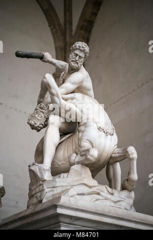 Florence. L'Italie. Hercule et le centaure Nessus, 1549-1599, sculpture de Giambologna, Loggia dei Lanzi, Piazza della Signoria. Jean de Boulogne aka Banque D'Images