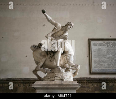 Florence. L'Italie. Hercule et le centaure Nessus, 1549-1599, sculpture de Giambologna, Loggia dei Lanzi, Piazza della Signoria. Jean de Boulogne aka Banque D'Images