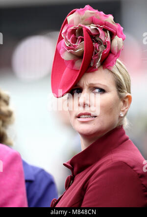 Zara Tindall lors Mesdames Jour de la Cheltenham Festival 2018 à l'Hippodrome de Cheltenham. Banque D'Images